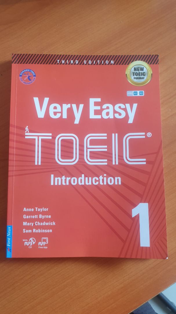 Đọc bài giới thiệu trên Kim Nhung TOEIC, rồi lại được xem list từ vựng tổng hợp từ sách có dịch nghĩa để học cho dễ, nên mua ngay sách này.
Phải nói rất hài lòng. Tuy nhiên sách toàn Tiếng Anh, ngồi tra từ hơi bị mất công. Nếu bạn làm biếng tra từ cứ vào web kimnhungtoeic để tìm list từ vựng có dịch nghĩa, có cả video học từ vựng nữa tiện lợi vô cùng.