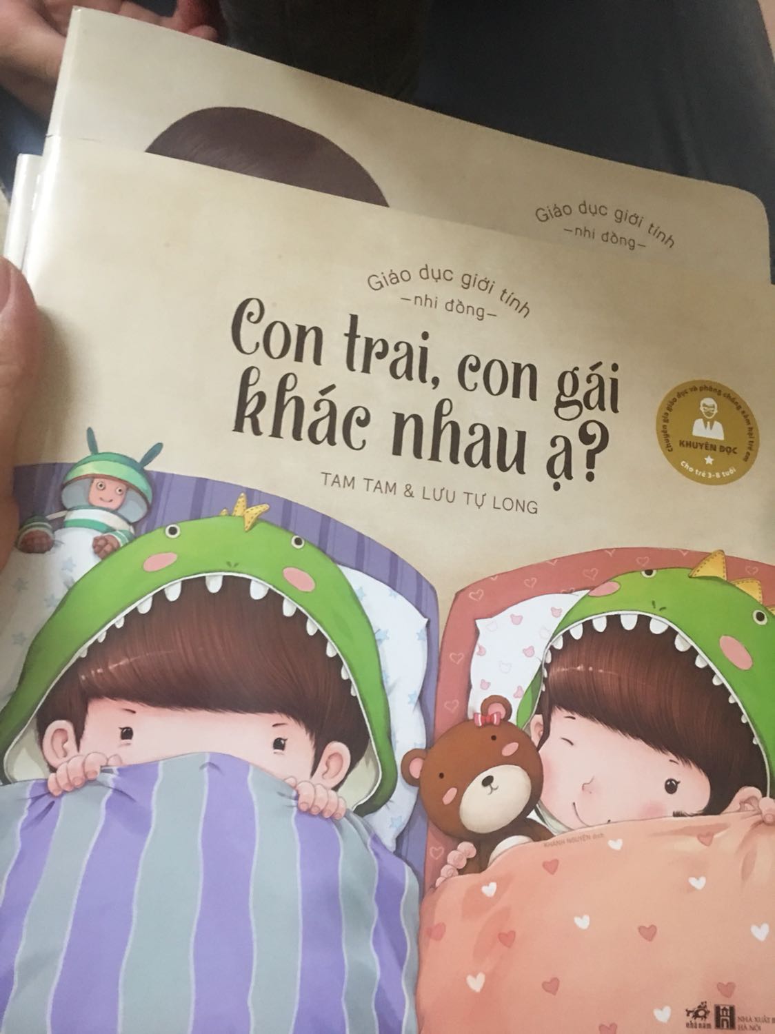 Đóng gõi kĩ càng. Sách trình bày đẹp