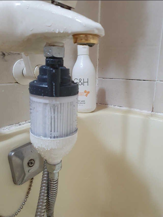 Từ ngày gắng cái này vào vòi sen có cảm giác nước sạch và trong hơn, tắm cảm giác sảng khoái và da mặt mình mịn hơn trước, hàng 3M uy tín đáng đồng tiền. Từ ngày gắng cái này vào vòi sen có cảm giác nước sạch và trong hơn, tắm cảm giác sảng khoái và da mặt mình mịn hơn trước, hàng 3M uy tín đáng đồng tiền.