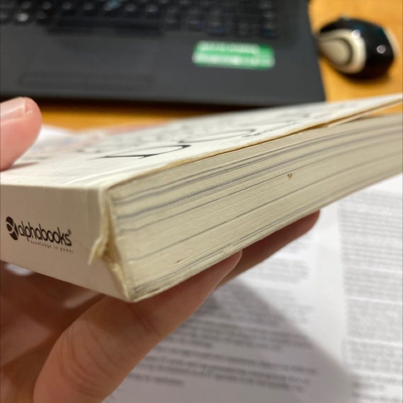 Sách bị rách vài chỗ