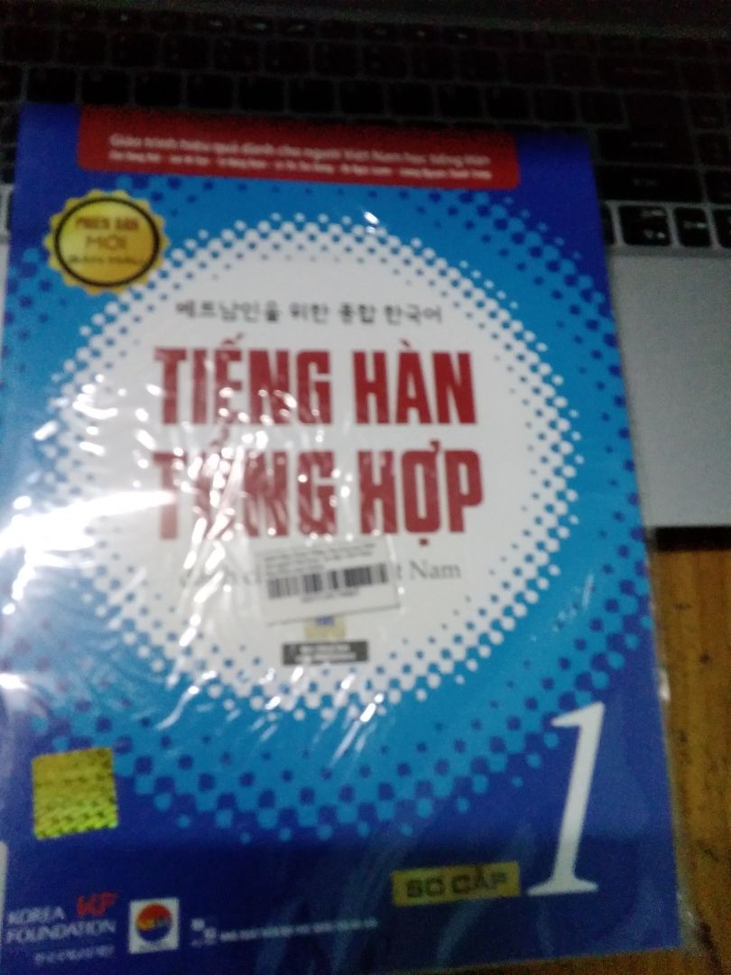 sách đẹp lắm ạ, nội dụng dễ hiểu, có app để luyện nghe nữa. Nên mua nhaaaaaaaaaaa với có thêm bookmark nữa á dth xỉu
