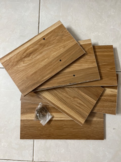 Sản phẩm không đẹp, bị lỗi nham nhở ở các cạnh. Thất vọng, mua rồi mà ko muốn dùng luôn. Chỉ được cái đóng gói kỹ, giao hàng nhanh.