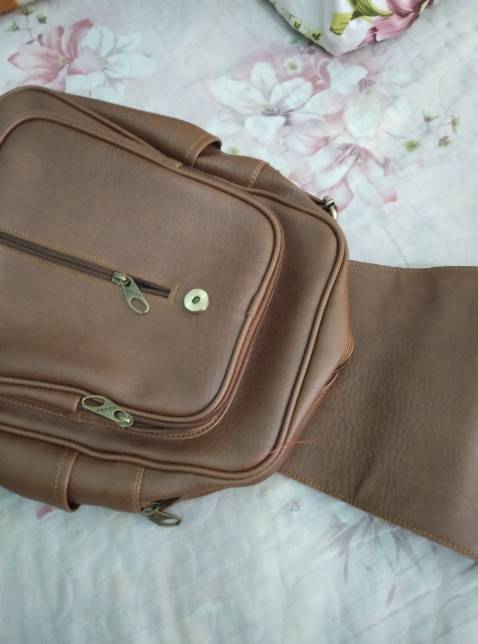 Chất lượng được, balo to đụng đồ thoải mái. Nhưng shop giao hàng chậm hơn thời gian dự kiến đã vậy lại còn ko đúng màu mình đặt, đặt đen mà giao màu bò đậm nên hơi hụt hẫng. Mình chờ mãi mới thấy có màu đen để đặt mà giao màu bò đậm nên trừ 1 sao. Nói chung vẫn ok chứ mình ngại đổi lại chờ đợi rồi còn mất thêm phí nữa. Lần sau shop làm ăn đúng lương tâm tý cho khách hàng đc happy khi nhận hàng