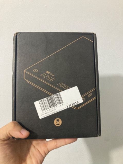 Cân thiết kế đẹp nha, cân khá chính xác. Sử dụng dễ, có đồng hồ bấm giờ cho ai làm espresso chẳng hạn. Tiện.