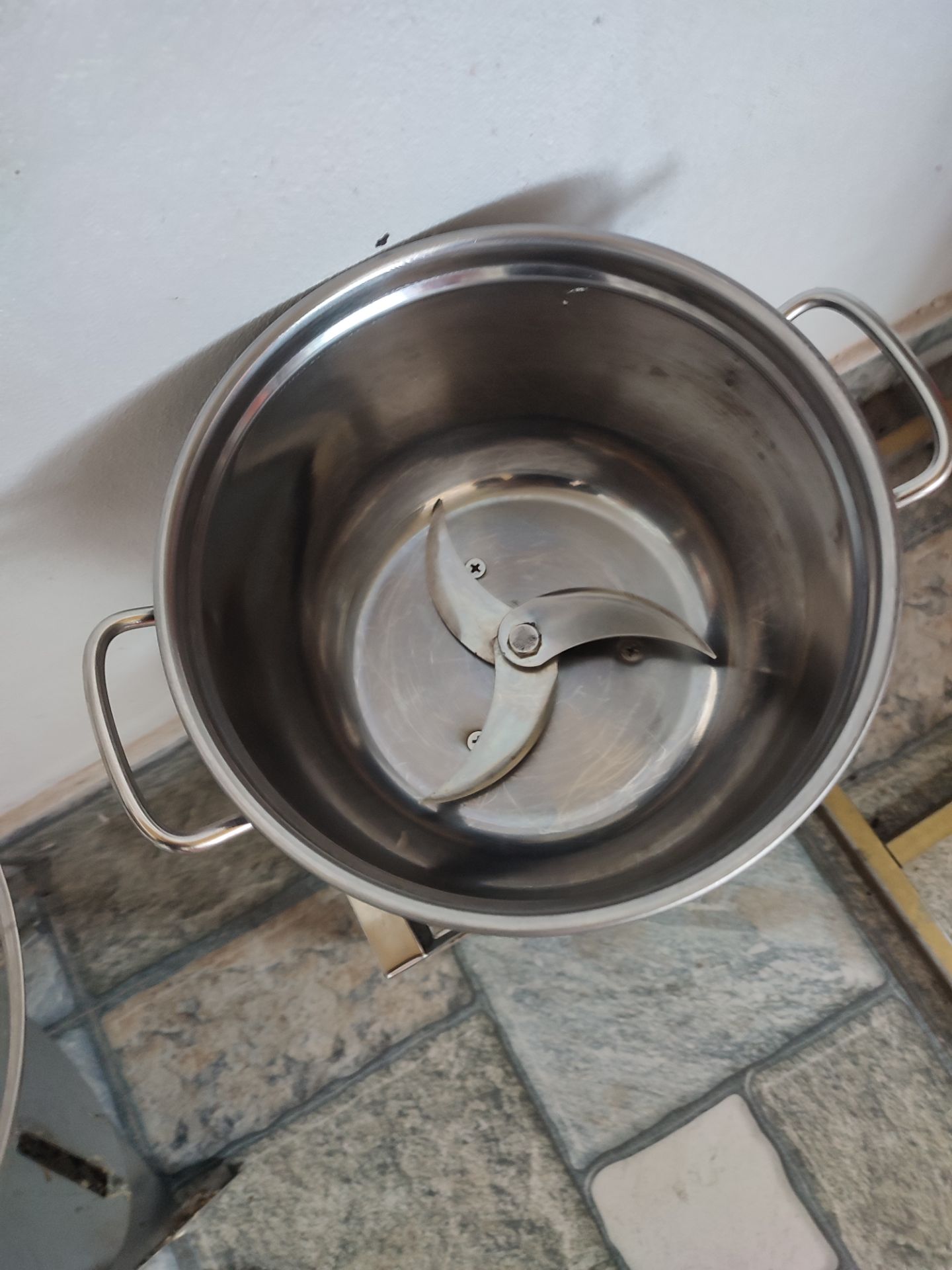 Dùng thử thấy máy thái đc nhưng lát hành tỏi bắn lung tung. Giá rẻ nên ko đòi hỏi nhiều, mua dùng thử.