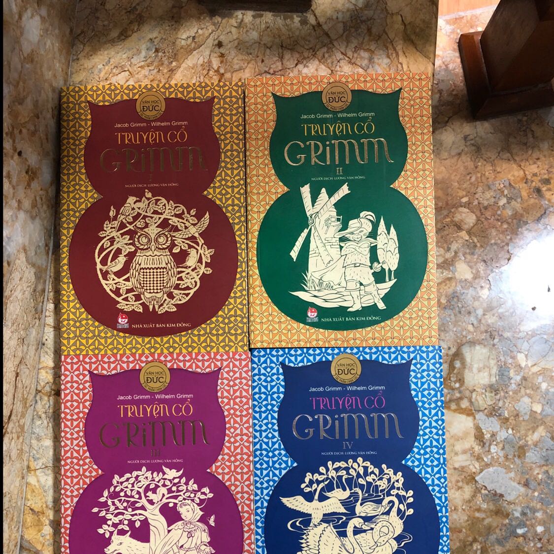 Tiki giao hàng rất nhanh và đúng hẹn. Giấy mềm (hơi vàng) chữ to dễ đọc.