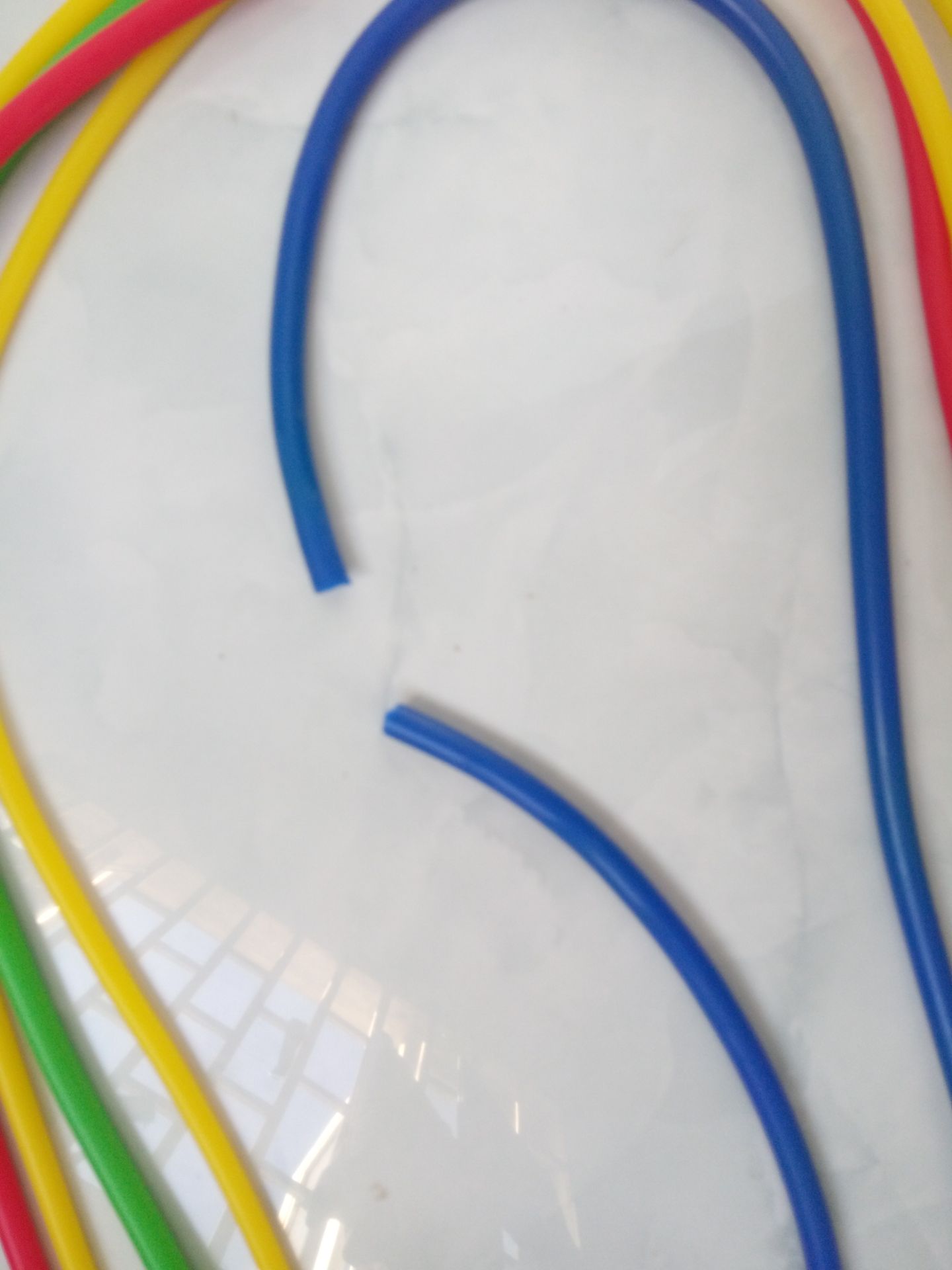 hàng kém chất lượng.mới mua về tập 1h thì đứt dây.