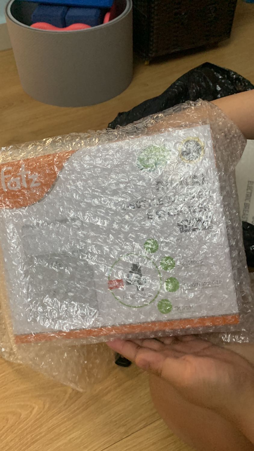 Máy đẹp, chắc chắn. Mua trên tiki nên cũng có phần an tâm. Cơ mà chỉ thắc mắc là mã QR trên vỏ hộp khi quét lại ra đường link của sản phẩm khác, mặc dù cũng là link của Fatz VN