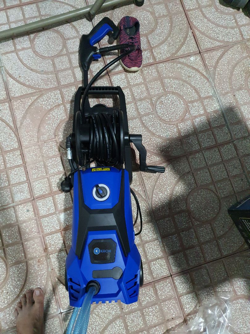 máy mạnh, rửa xe sạch nhanh hơn, có tay quay quấn ống gọn gàng, không chiếm diện tích cất giữ máy mạnh, rửa xe sạch nhanh hơn, có tay quay quấn ống gọn gàng, không chiếm diện tích cất giữ