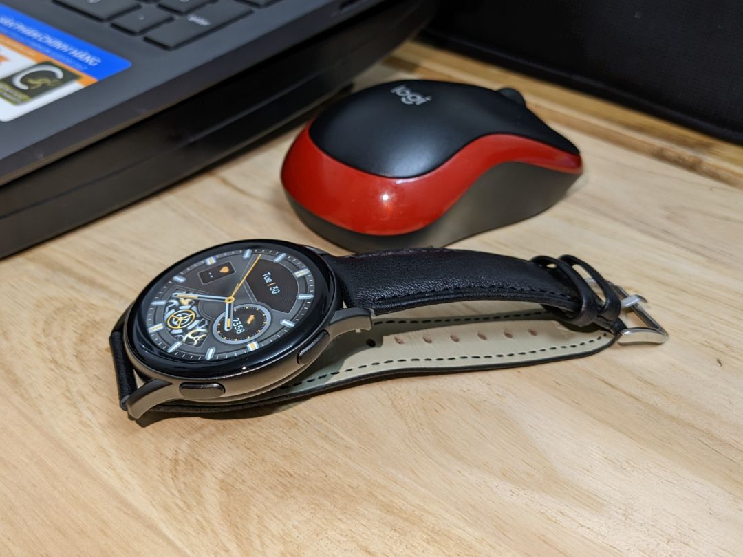 dây đẹp, mềm mại, chứ ko cứng đơ như mấy sản phẩm giá rẻ. thay cho dây cao su của cái đồng hồ nhìn sang hẳn.