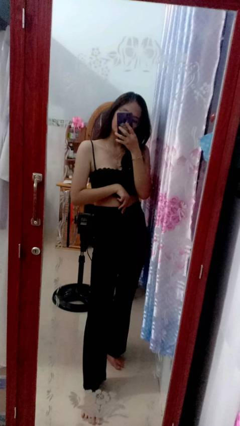 Quần đẹp nha chời mặt zô tôn dáng mà chân dài ra luôn 
Se ủng hộ tiếp