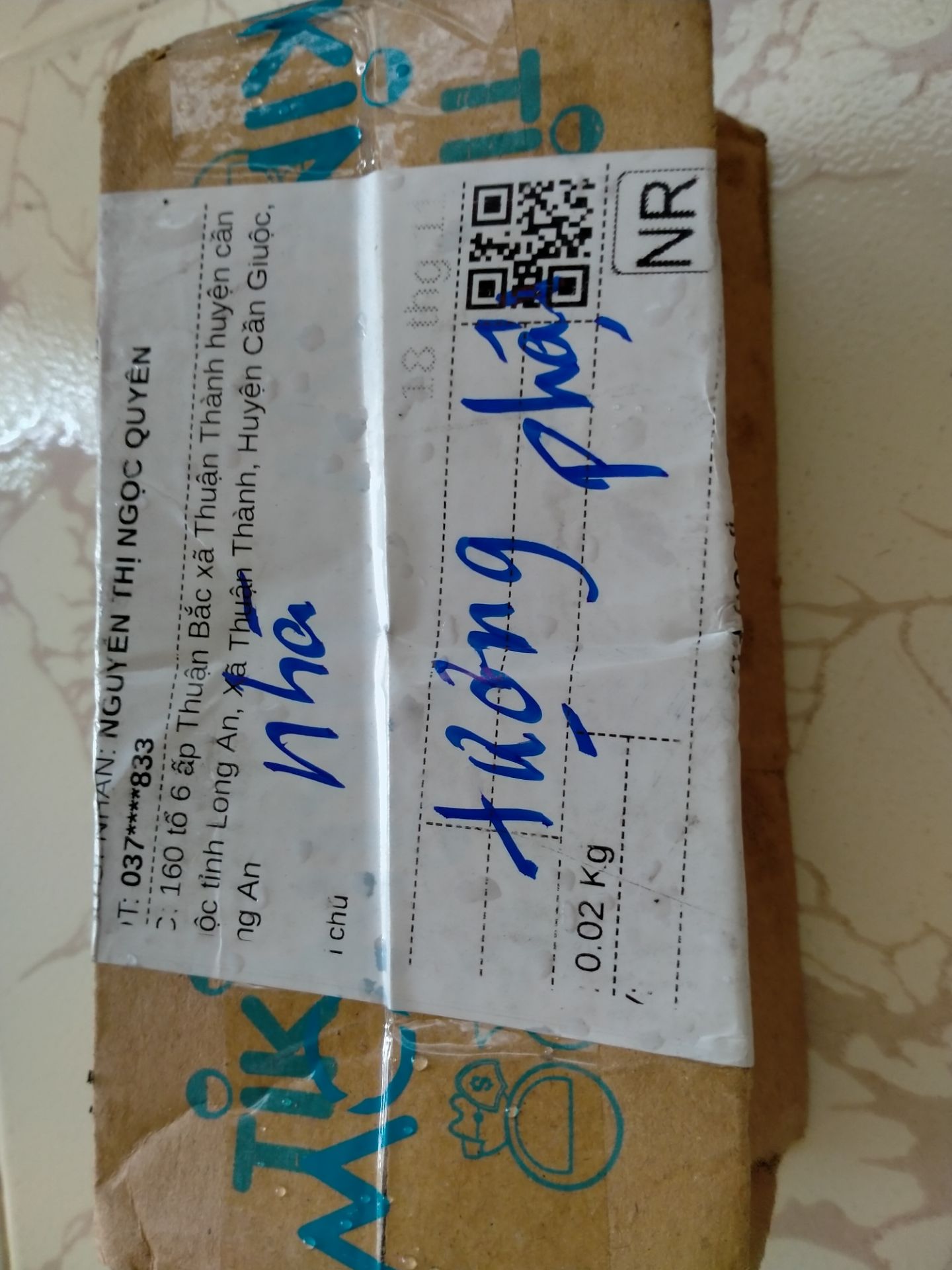 đóng gói cẩn thận, thẻ nhớ 64GB . mở thẻ nhớ 16 GB . lắp thẻ nhớ 64 GB sao cũng vậy, không thêm được chút nào, Thôi xài lại thẻ nhớ củ 16 GB . thẻ nhớ 64 GB mới này cất để dành vậy ... cảm ơn shop nhé