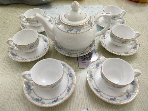 Hàng đẹp, giao nhanh, đóng gói cẩn thận, hàng Long Phương rất ok, tuy nhiên cần thiết kế gài nắp ấm khi rót nước khỏi rơi nắp.