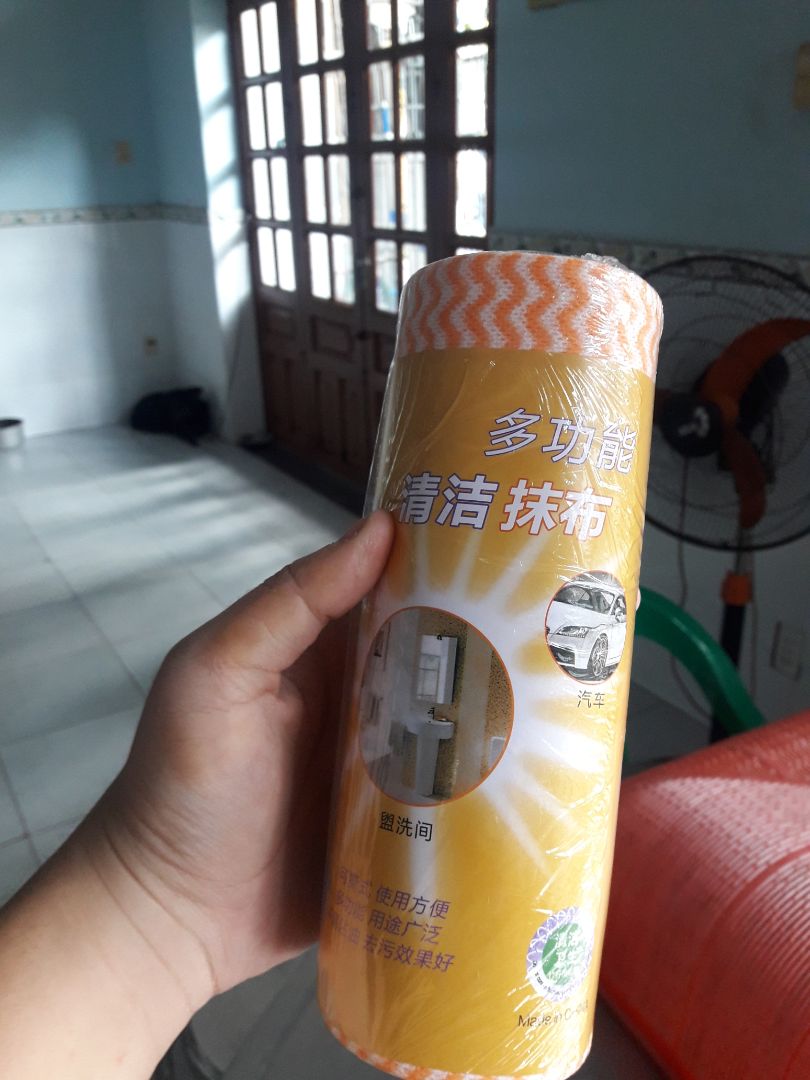 Em là người thường mỗi buổi tối sau bửa ăn phải lau bếp điều em ghét nhất. Đó là khăn giẻ sử dụng đi sử dụng lại lau bếp mà bếp không sạch chỉ mang theo dầu mỡ, cát bụi trong đó cộng phải giặt nữa thì không thể nào sạch 100%.Kể từ khi mua khăn lau trên tiki này thì em thích chất liệu dai bền sử dụng, 1 l lau bếp lần sau khi lấy ra em sử dụng nước lau bếp lau rất là sạch sẽ và em ít vất vả hơn.Về mặt phục vụ nhân viên tiki giao hàng nhanh chóng sản phẩm đã được đóng gói kĩ càng sản phẩm còn mới nguyên không bị hư hỏng. Hy vọng tiki sẽ giao những sản phẩm tiện ích không chỉ riêng bản thân em mà cả gia đình em.