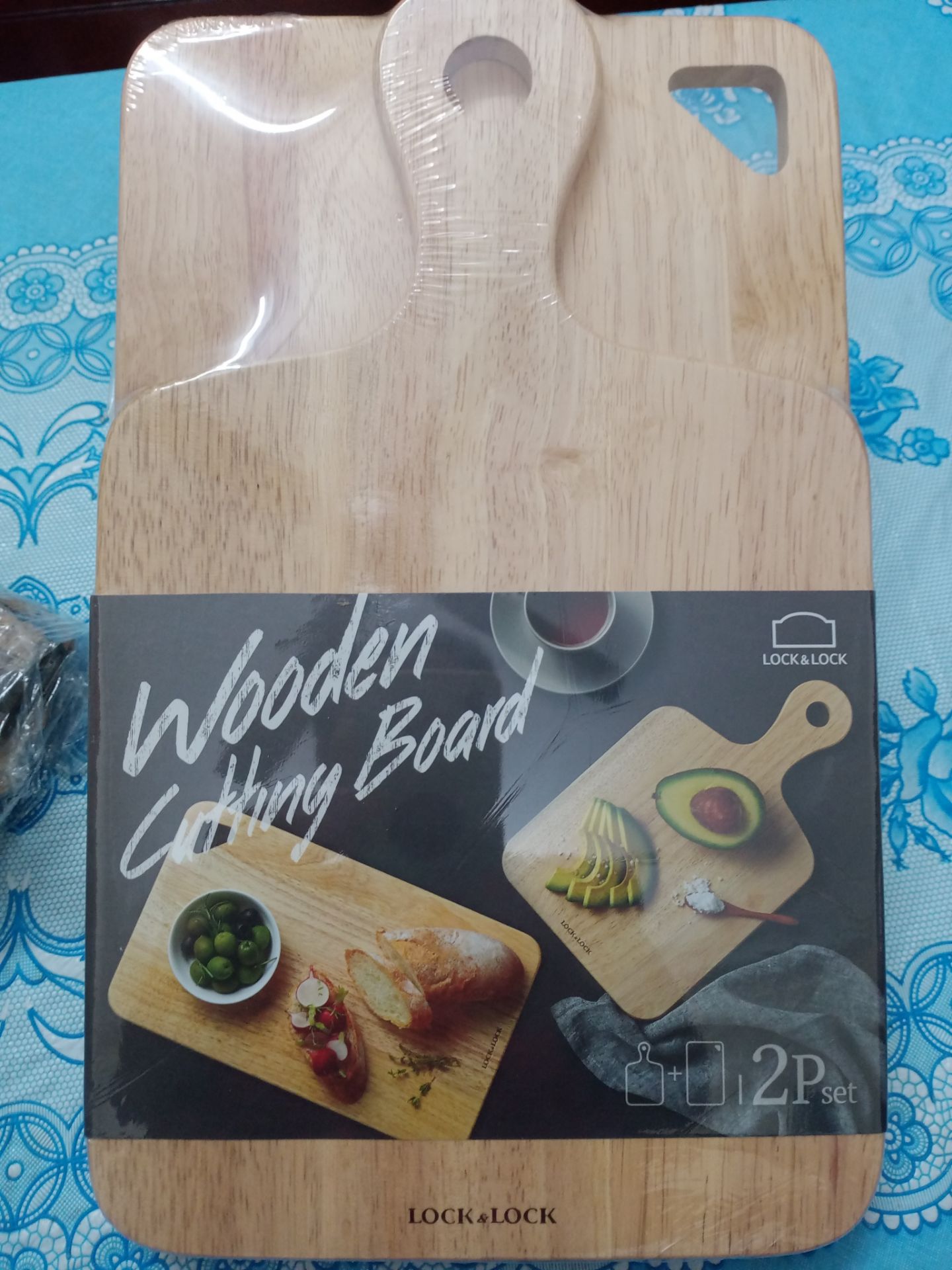 tiki đóng gói hàng rất cẩn thận. Mặc dù giao hàng chậm 2 ngày nhưng ko sao, có thể thông cảm do dịch bệnh. Thớt tuy hơi mỏng nhưng bề mặt mịn. Chưa dùng nên chưa đánh giá đc chất lượng