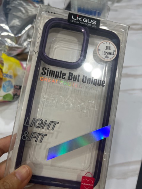 Sản phẩm có 2 màu, đen và xanh dương. Tuy nhiên, shop lại giao cho mình màu này. Các bạn xem hình nó là màu gì. Có giống *** mình không!