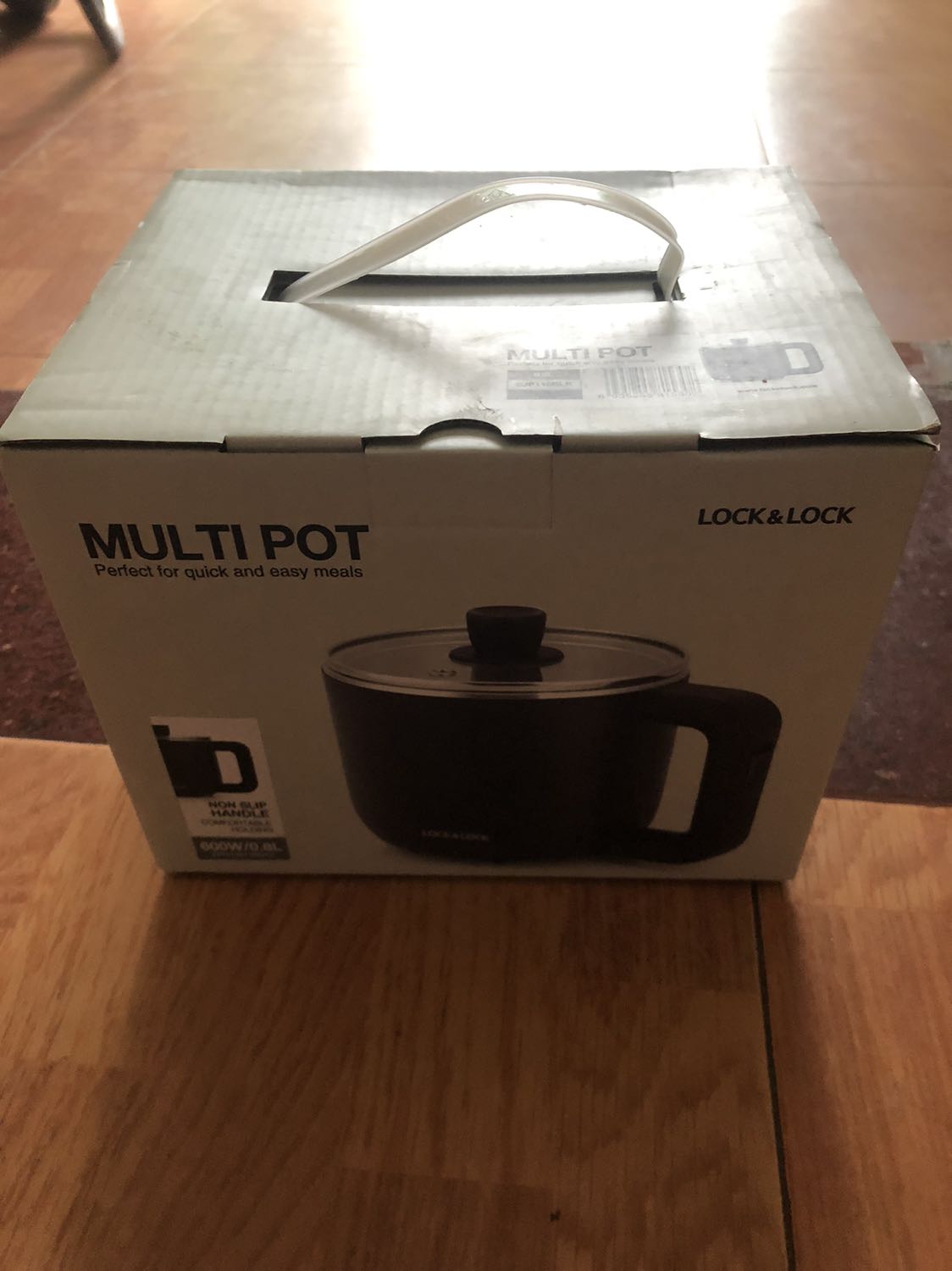 Đóng gói tạm ổn, ghi chú cẩn thận. Chưa sử dụng nên chưa thể đánh giá hết được sản phẩm, nhưng tổng quan nhìn chung thì đẹp và chắc chắn. Sản phẩm sx ở China do cty khác chứ ko phải of Lock&Lock (Có lẽ gia công cho Lock&Lock)