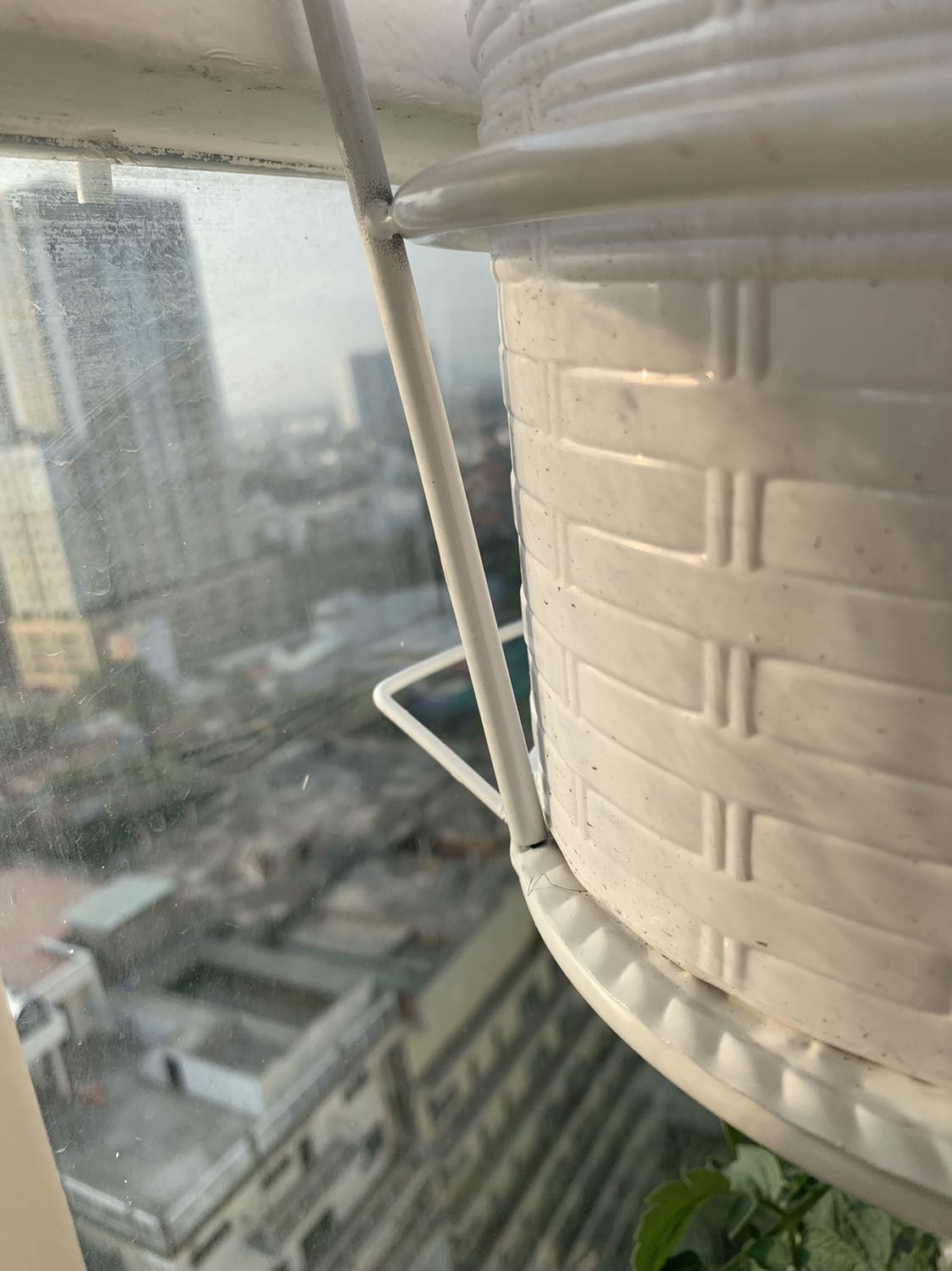 Chất lượng khung tệ. Mới gắn lên treo tối qua. Sáng nay ra đã gãy thanh đỡ