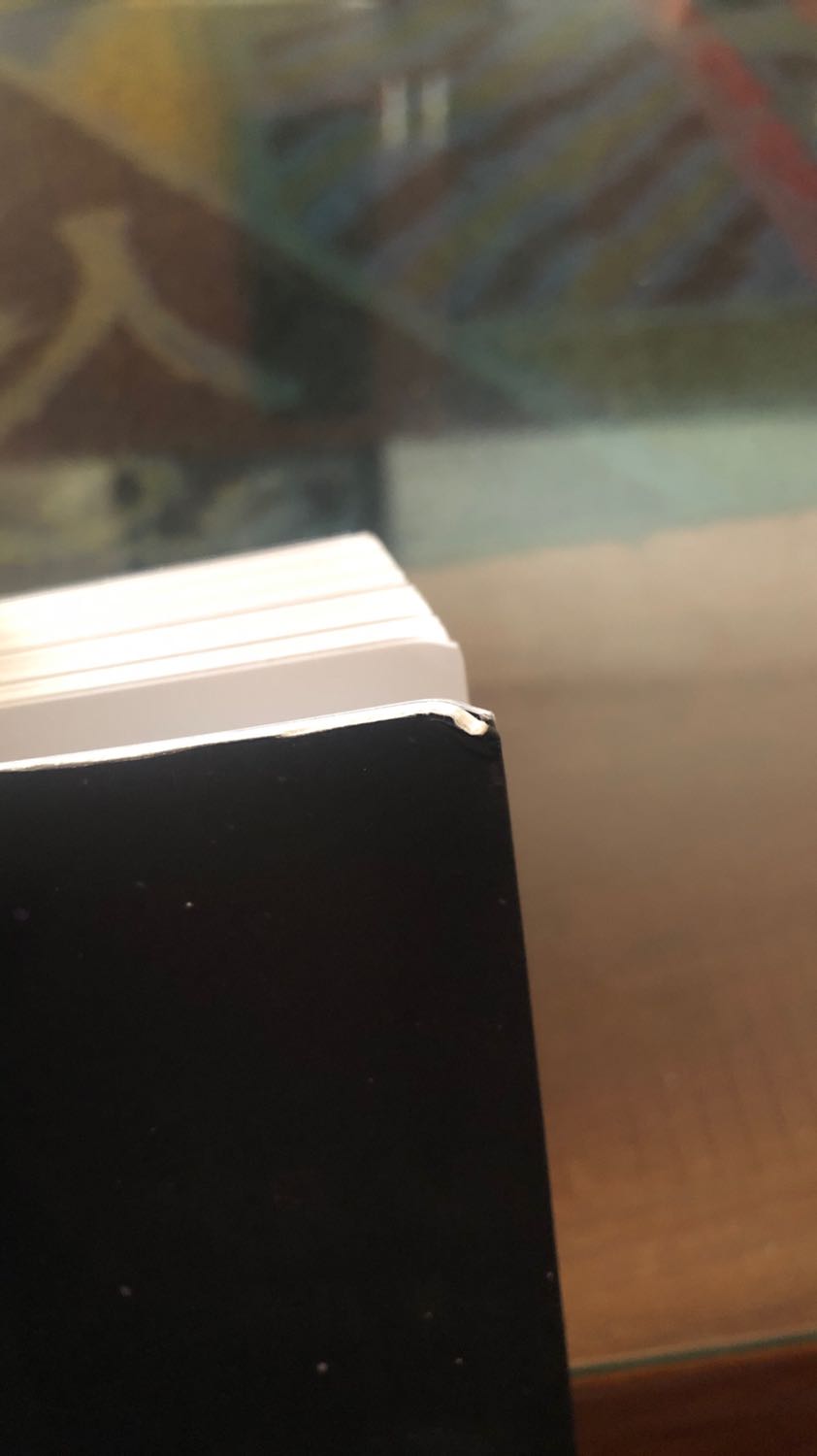 với mức giá này nhưng nhận lại chất lượng bìa kém, quăn góc, bong lớp bìa như hình