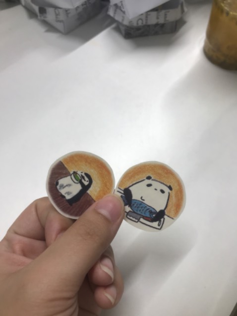 Giao hàng nhanh. Đóng hàng siêu xinh luôn còn đc tặng mấy cái sticker yêu yêu nữa. Truyện có nội dung khá hay. Mình đọc cho bé nhà mình xog. Nó vẽ minh hoạ luôn mẹ nó nhìn ko ra