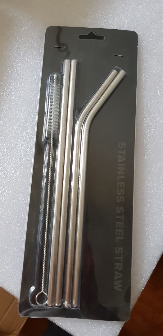 tôi rất hài lòng với sản phẩm. sản phẩm đẹp,tỉ mỉ,mịn gia công tốt. tôi luôn mang theo để sử dụng không dùng đến ống nhựa ở các của tiệm để bảo vệ môi trường. sản phẩm tuyệt vời. được làm từ inox 304, hàng có nguồn gốc chính hãng an toàn cho sức khỏe. giá cả so vó chất lượng thì quá rẻ.