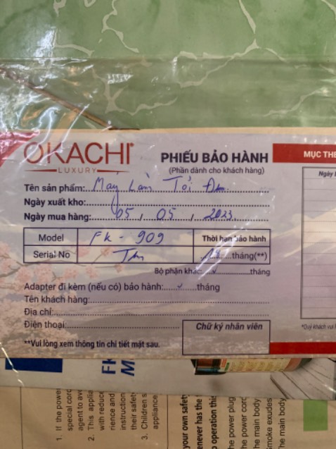 Ngày giao hàng 17/5. Ngày đặt hàng là 15/5. Phiếu bảo hành ghi 5/5. Khó hiểu