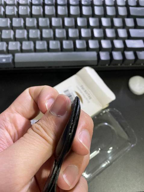 Mình vừa mở hộp ra xem thì thấy sản phẩm bị nứt/hở 1 đoạn dài ở viền
Nhờ Tiki hỗ trợ đổi trả cho mình nha