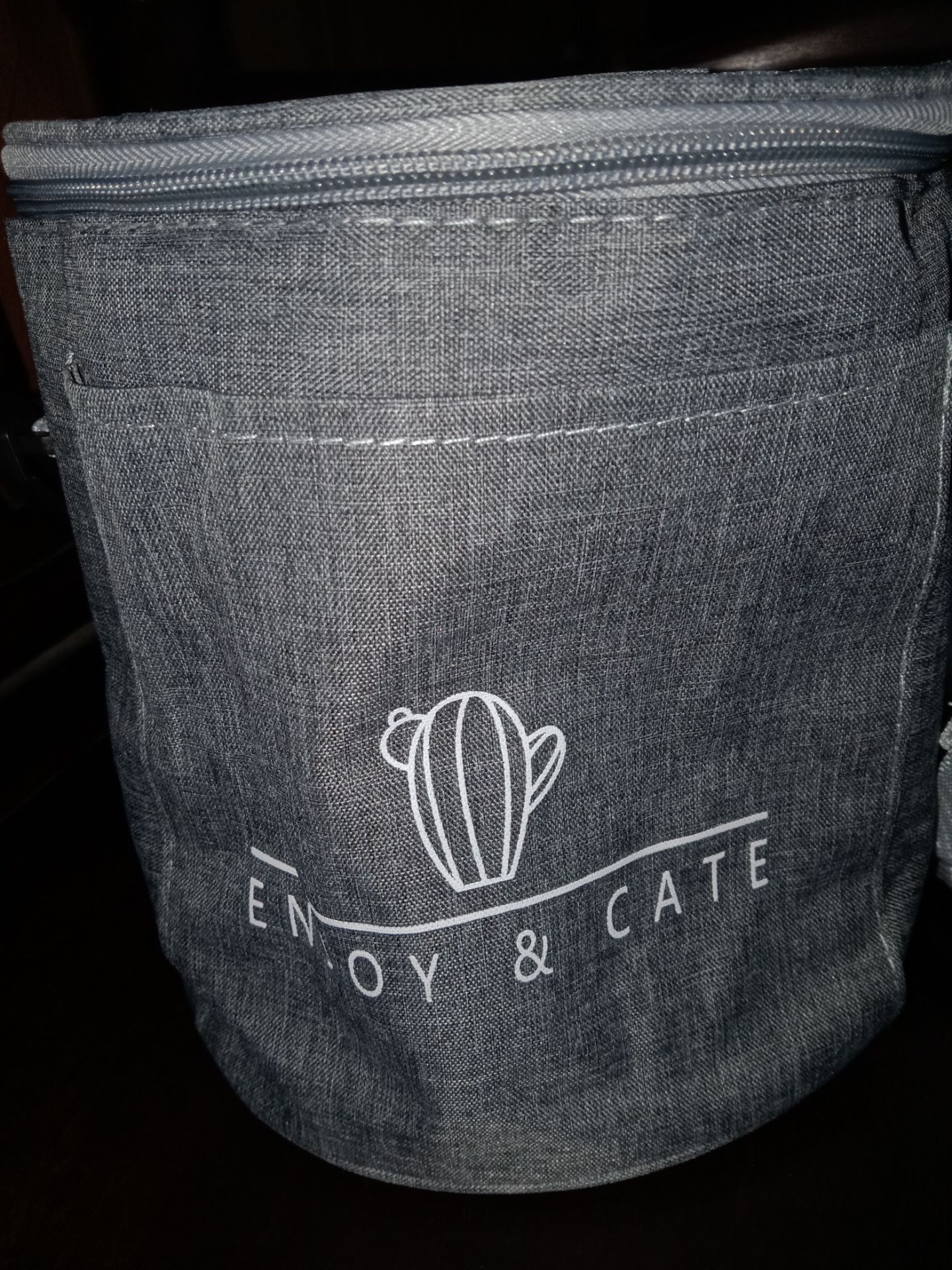 Đóng gói chắc chắn, sản phẩm hợp giá tiền. Tuy nhiên hơi nhỏ so với mình nghĩ.