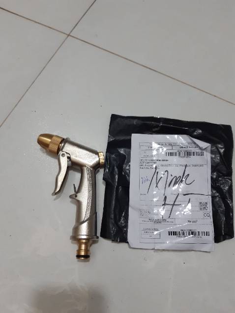 Áp lực nước mạnh, chế độ phun đa chiều thẳng phun sương nhẹ mạnh. Chất liệu 100%