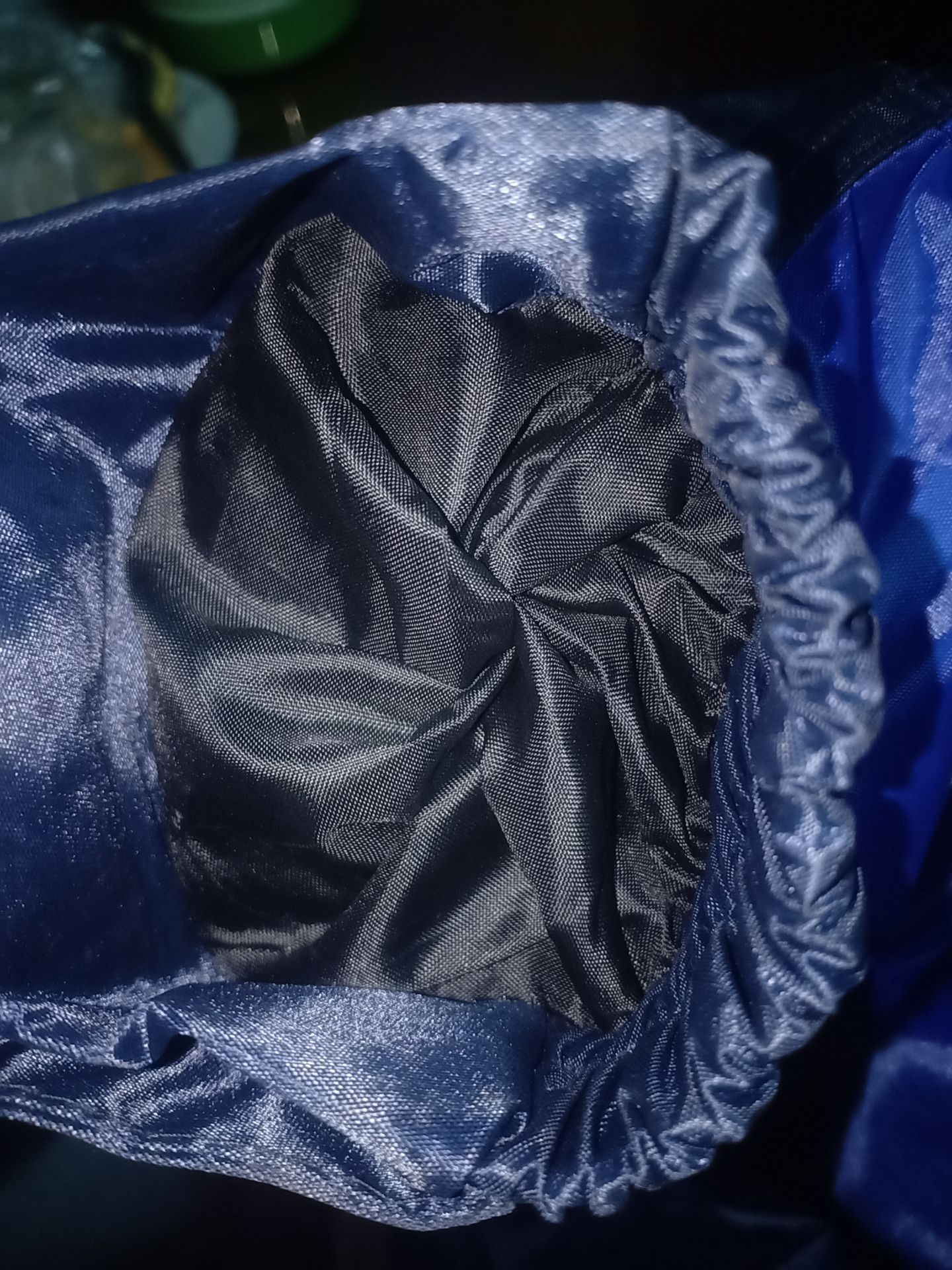 nhìn chung sản phẩm khá là ưng ý.nhìn rất là đẹp.mình rất hài lòng về mẫu mã.chỉ có một lỗi nhỏ mà mình không hài lòng.đó là ống tay bị may kín mất một bên.không xỏ bàn tay ra được.đề nghị shop lưa ý và sớm đổi giúp mình nhé.