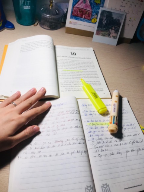 Tác giả của cuốn sách rất có tâm, và ko phụ lòng thì mình cũng đã đọc ko thiếu 1 chữ, và thậm trí còn note lại những điều mình cần. Quả thật cuốn sách này rất phù hợp cho những người mới vào nghề như mình. Em cảm ơn anh Lê Minh vì đã tặng kèm thêm bút, và lời động viên ạ!