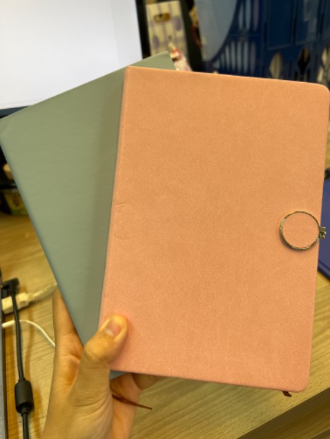 Sổ đẹp. Giao hàng nhanh. Đóng gói cẩn thận. Có quà tặng kèm. Shop quá dễ thương