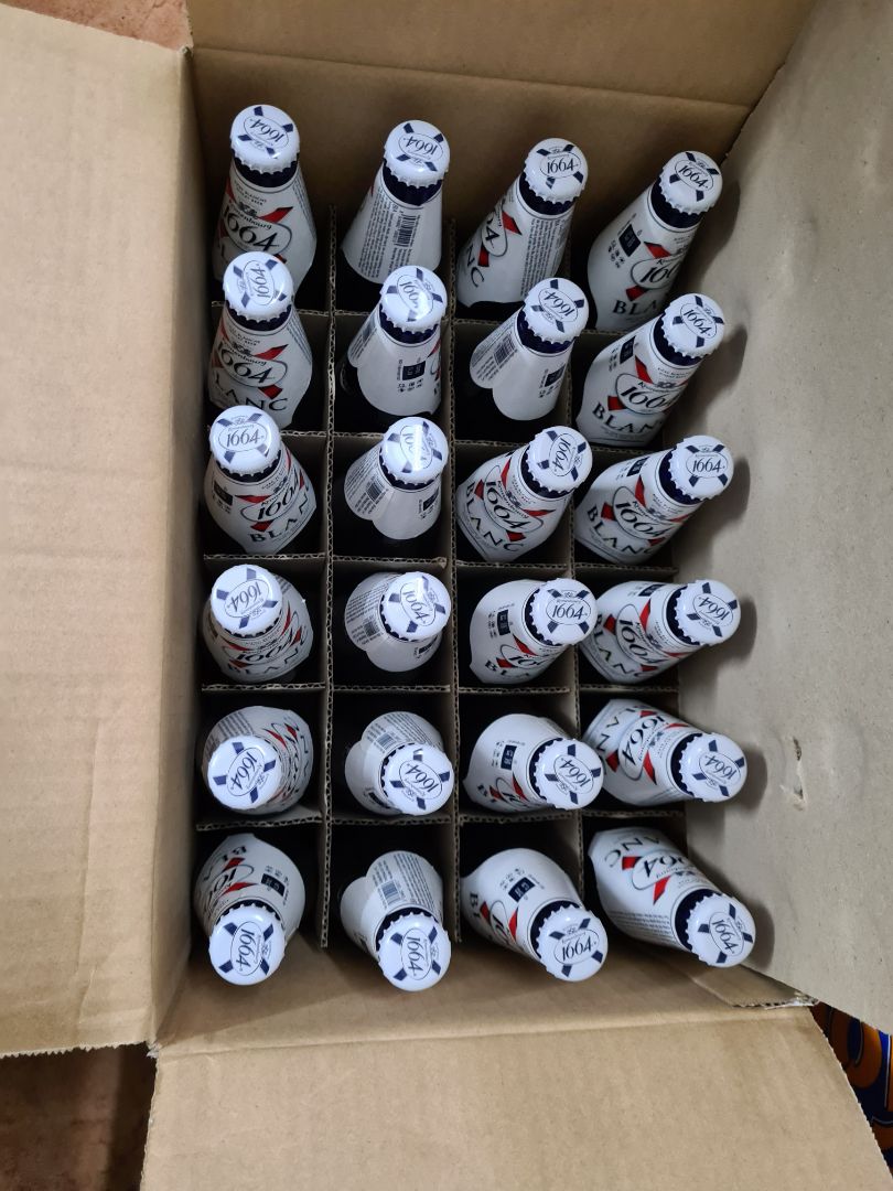 Bia ngon, uống vào cảm nhận được chất của wheat beer ngay và luôn. Để dành nhâm nhi ngày Tết, khi mà ngán mùi bia truyền thống, vừa tu chai, vừa chơi game là bá cháy.
Ship tận nhà, đóng gói kĩ, không vỡ chai, còn có quà tặng 🤣