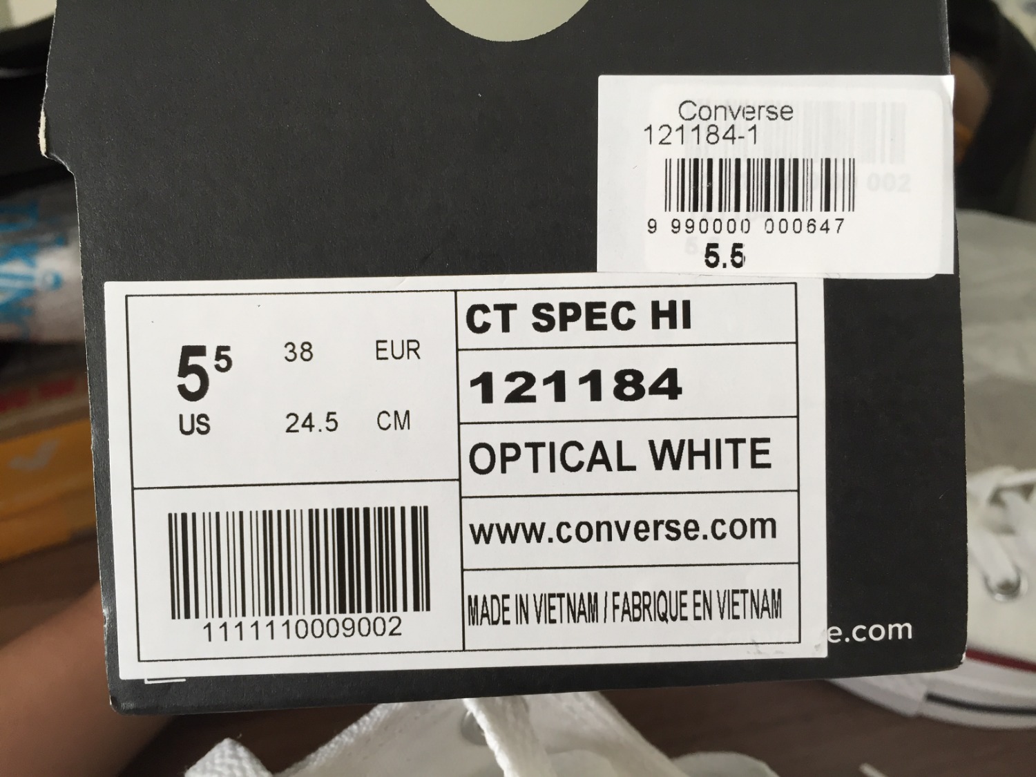 Giày sạch, đẹp, mang vừa vặn, khá thoải mái. Chưa rõ chất lượng có bền không vì mới mua. Được tặng thêm 2 túi vải và 1 đôi vớ, có phiếu bảo hành. Đóng gói chắc chắn, giao hàng đúng hẹn.