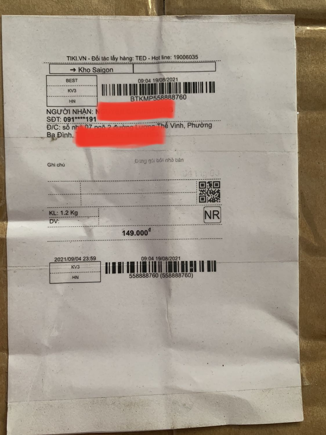 Sứt mất 1 bên vấu nhựa của chổi vệ sinh xích, lắp vệ sinh cứ rơi ra. Dùng được bình xịt vệ sinh thôi 😌.