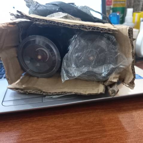 Hàng giả không bao bì nhãn  mác. Chất lượng không bằng hàng trung quốc. Lọ bẩn thỉu nhem