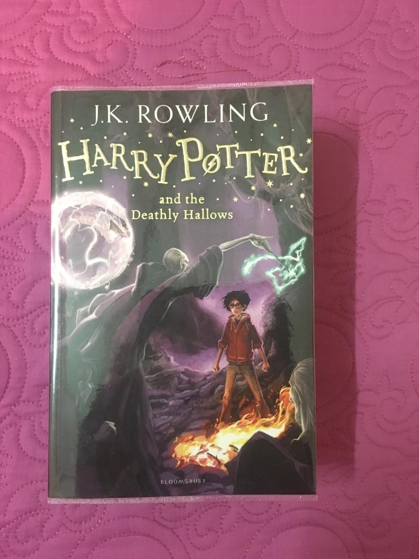 Tiki giao đơn hàng này của mình rất nhanh, hôm trước order hôm sau đã có rồi. Về chất lượng sách thì rất ok, mình sử dụng bookcare nên sách không bị quăn mép mà nhìn còn đẹp nữa. Tuy nhiên giấy thì có vẻ bị bẩn, cũ chắc do để trong kho lâu quá. Nói chung là mình khá hài lòng.