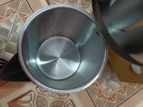 hàng chuẩn, ấm siêu tốc sôi nhanh, màu sắc sang xịn, lớp inox chắc chắn, có chế độ giữ nhiệt. Nói chung rất hài lòng với sp. Mua đông này có e này quá tuyệt