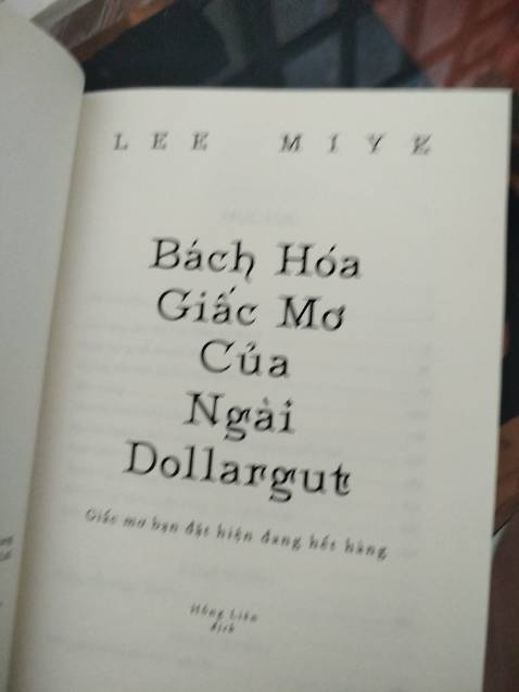 Không có bookmark, sách ok. Nội dung hay, không bị móp méo, sách gần 300 trang