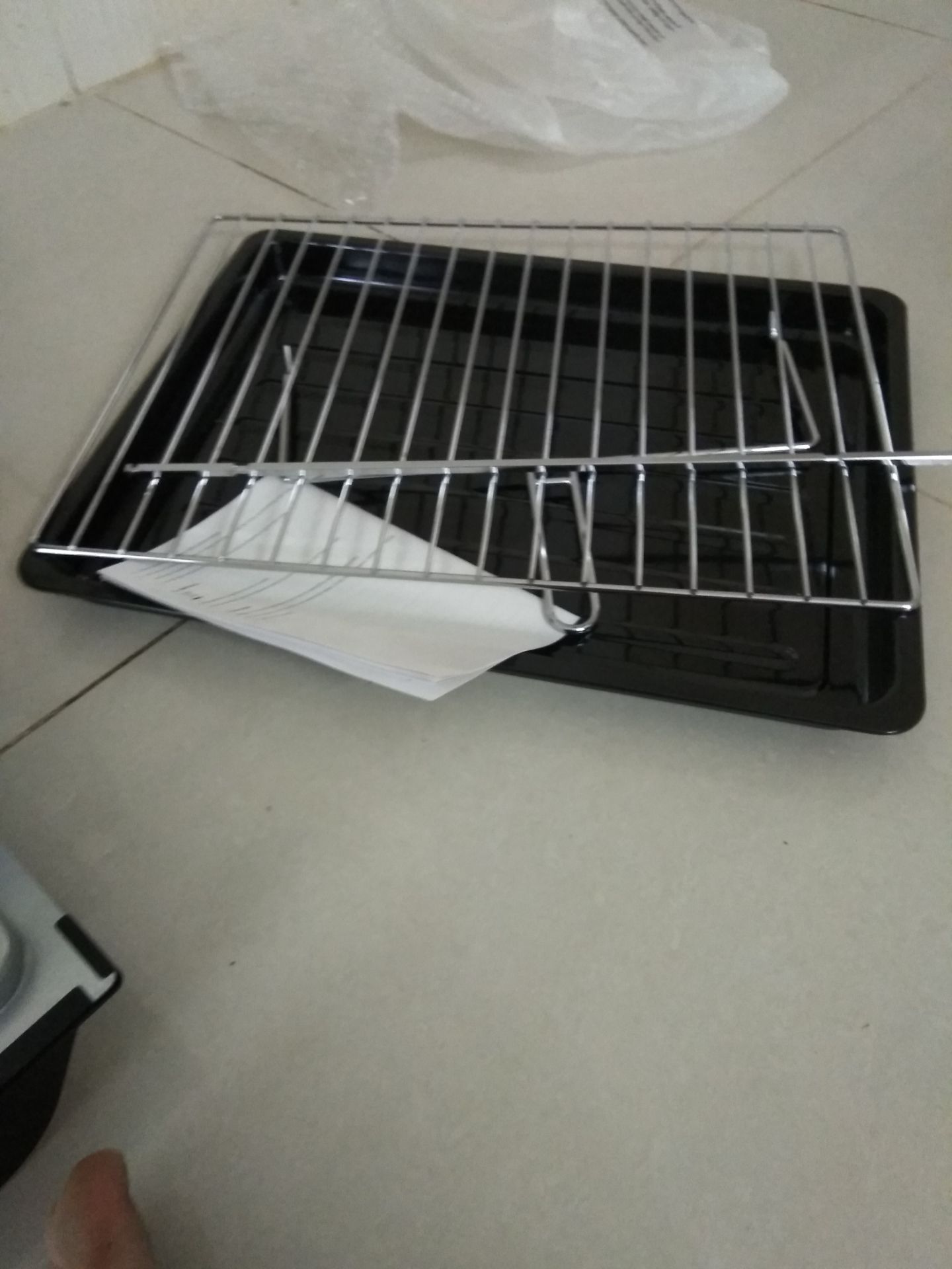 Tiki giao thiếu tay cầm vỉ nướng và bộ xiên quay thiếu cái cố định. Mình mua về để nướng vịt mà không có cái cố định sao mà quay. Rồi giờ mình biết mua ở đâu? Quá thất vọng