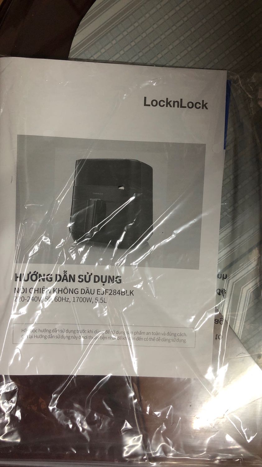 Giào hàng cực nhanh, đặt tối hôm qua chiều ngày mai giao ngay. Đóng thùng cẩn thận, mẫu mã khá ok như trong mô tả. Có phiếu bải hành, hướng dẫn sử dụng chi tiết, đàng hoàng. Sử dụng sẽ cảm nhận và đánh giá sau. Tạm thời khuyến khích cho 5 sao