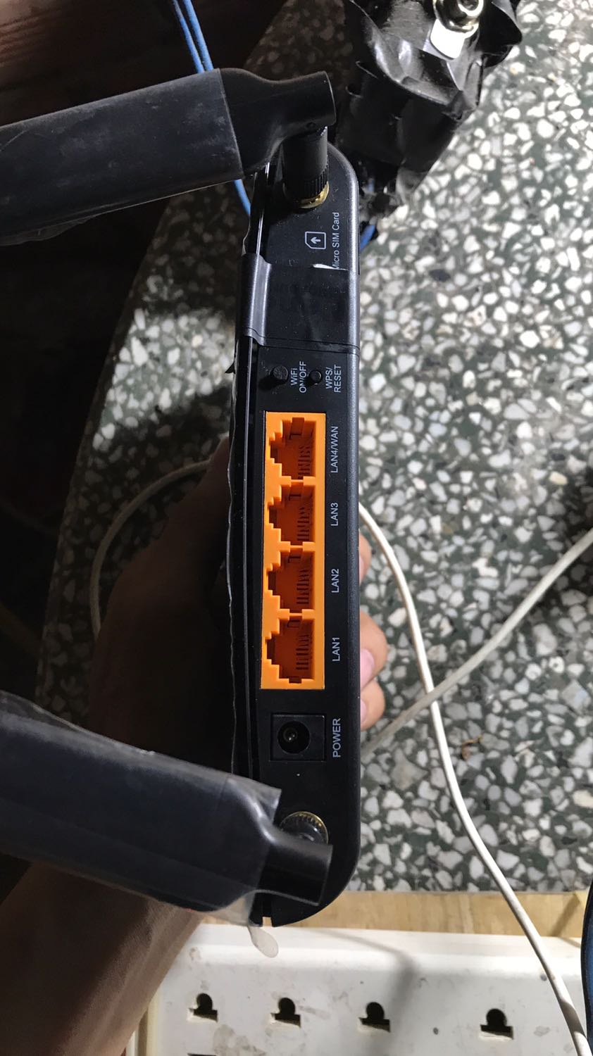 Mình mua đc 3 tháng r Sử dụng rất OK nhé. Mình sài sim viettel nên mạng rất ổn .khổ cái sài xong thì tối đi ngủ nhớ tắt nó đi thì sáng mai sẻ sài tốt hơn,mình đăng kí mạng bằng myviettel luôn khỏi phải tháo sim ra lâu ngày thì ko tốt,mình thấy cái này gắng lên xe khách 45 chỗ cũng rất ổn xe chạy 80 -120km/h trên cao tóc mà mạng vẫn chạy theo kịp dù dù lun . Shop đóng gói kỹ lưỡng giao hàng 2-3ngày đồ tốt mạng mạnh ghê nhà vô cả chục máy vào ,lên xe thì 45 khách mạng mạnh ổn định .mua đồ trên tiki thì mình   an tâm hơn nhưng chỗ khác .