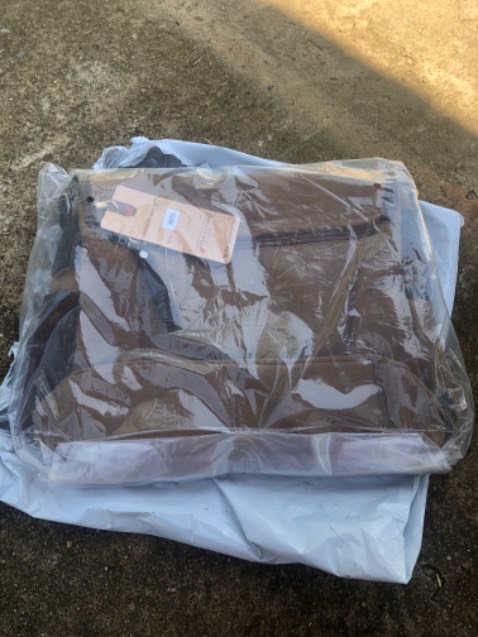 Thiết kế đẹp, vững chắc, vải mềm , tuy đơn hàng đi hơi lâu lạc lối vào tận trong nam rồi vòng ra miền trung, đóng gói cẩn thận ..!