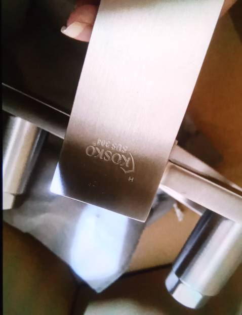 Hàng inox304 bóng đẹp, củ sen nặng, bộ phụ kiện đi kèm đầy đủ chắc chắn. sản phẩm.có logo, tem mác của hãng Kosko như bài đăng. Giá cả hợp lí, phải chăng, nhân viên tư vấn rõ ràng, nhiệt tình.