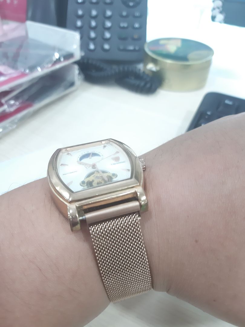 hàng ok đấy mà vòng dây so với mặt đồng hồ mình hơi nhỏ. tạm ổn hàng ok đấy mà vòng dây so với mặt đồng hồ mình hơi nhỏ. tạm ổn