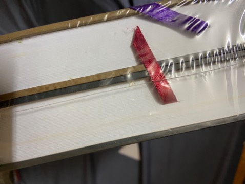 1 sao cho dịch vụ shop chứ không phải cho nội dung. Mua 3 quyển sách bìa cứng từ Thành phố Hồ Chí Minh ra Hanoi mà không bọc chống sốc hay đóng gói mút sốp. Tiki Hẹn giao ngày 28/1 thì 29/1 giao làm nhỡ việc người nhận. Sách rách phần bìa bên trong, nhiều trang chữ in mờ mất nét, quyển Liêu trai thì in xoắn sít khít hết trang giấy rất khó đọc (lỗi nội quan), lỗi ngoại quan bìa móp méo, méo góc cong bìa nhìn như quyển sách cũ bán hạ giá ngoài shop truyện cũ. Mua sale 50% nên không đòi hỏi gì hơn, mình mà khó tính sẽ đòi đổi cho bằng được rồi. Nhưng 1 phần vận chuyển xa mất thời gian nhắn tin, mất thời gian vật lực tiền bạc vận chuyển, rồi cũng sắp Tết rồi! Nếu shop bán hàng có tâm ngay ban đầu suy nghĩ những rề rà phiền toái phức tạp nếu làm ăn hời hợt thì chẳng ra cớ sự này. Tất cả các bên đều mất tiền bạc, thời gian, chi phí phát sinh, gánh nặng chỉ vì không cẩn thận, trân trọng đóng gói và kiểm tra sản phẩm thật kỹ trước khi giao hàng.