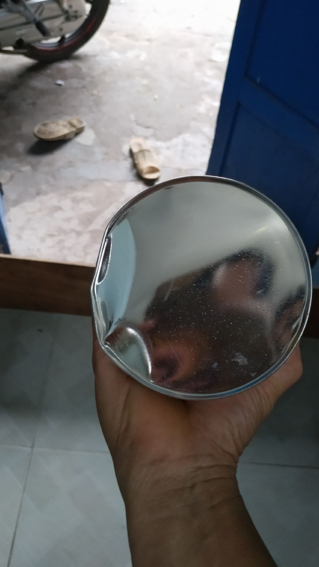 sản phẩm giống mô tả và giao hàng đúng thời gian qui định
bên cạnh đó hàng bị móm nhìu quá 
nói đùa 1 câu shop còn *** nào móp nữa không giao hết luôn đi ? còn chất lượng thì chạy thử mới biết