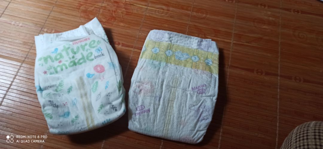 Size bé hơn mình nghĩ rất nhiều. Mình đặt size S mà bỉm về còn bé hơn size NB của Merries.Haiz, đang muốn đổi size, đổi loại khác cho bé dùng mà về giờ không có xài được á