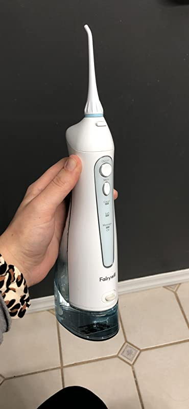 dùng xong thấy răng sạch lắm, mà sức phun vừa phải, ko gây đau lợi hay chảy máu gì hết. Dùng sướng hơn tăm với chỉ nha khoa nhiều