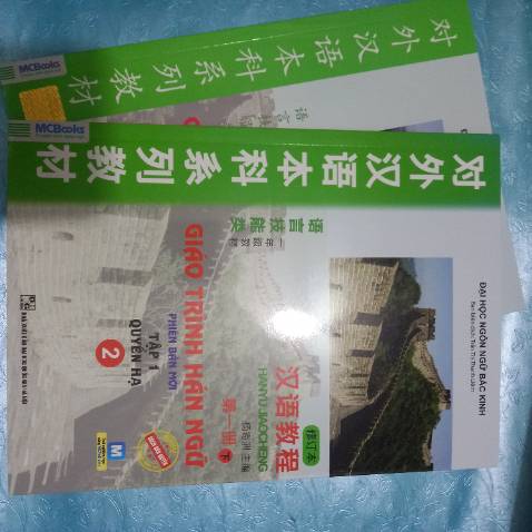 Sách gửi đến được đóng gói đẹp, sách đẹp, chất liệu  dày, khổ in lớn. Lần đầu mình mua sách để học tập mà nhà cung cấp rất tốt, rất hài lòng. Sách còn có mùi giấy như sách giáo khoa mới rất thơm..